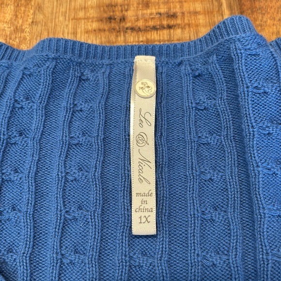 Leo & Nicole Blue Pullover V-neck  Sweater Women’s Size 1x (3) - Picture 2 of 5
